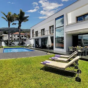 The White House - By Lovelystay Villa